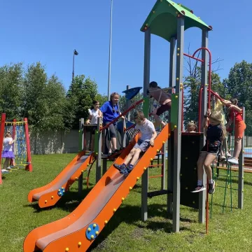 Plac zabaw przy PSP nr 7 oficjalnie otwarty