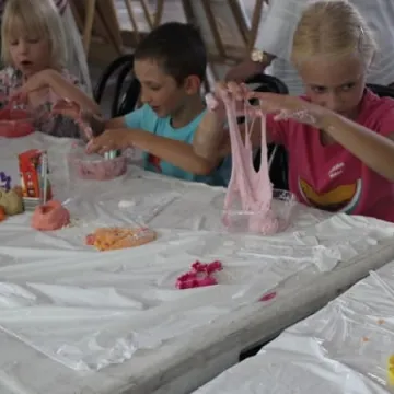 „Sensoryczne masy plastyczne”, warsztaty dla dzieci w MDK