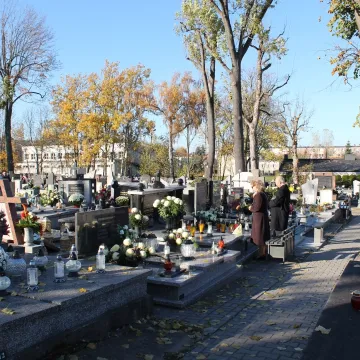 Uroczystość Wszystkich Świętych. Cmentarz Stary w Radomsku