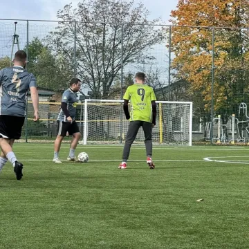 W lidze „Szóstek” w Radomsku Gołębiarze zmierzają po mistrzostwo