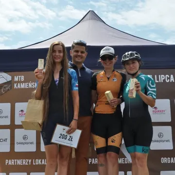 Sportowy weekend na Górze Kamieńsk. Kilkuset zawodników na starcie MTB