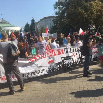 Radomszczanie na marszu „Zakończyć plandemię! Dość kłamstw!”
