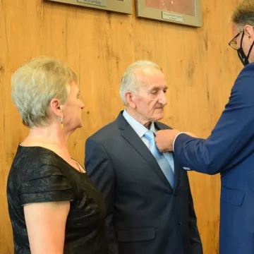 „Złoci” małżonkowie odznaczeni medalami