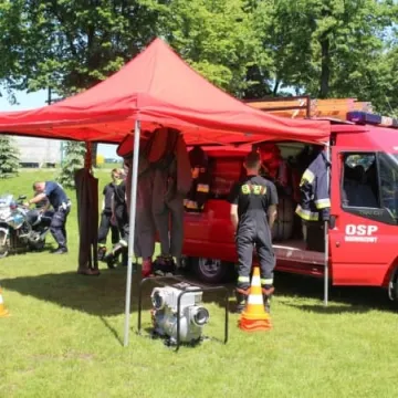 Barwny korowód z okazji Dnia Dziecka