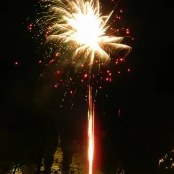 Noworoczne fajerweki na placu 3 Maja