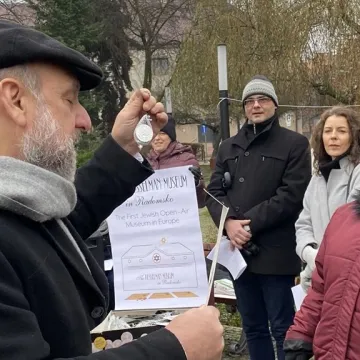 Chanuka w Radomsku. Było odpalenie świec, śpiew i pączki