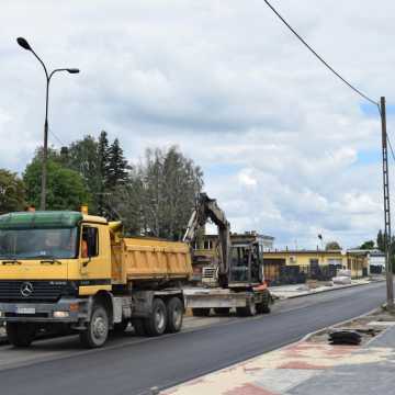 Przebudowa ul. św. Rozalii w Radomsku wkroczyła w kolejną fazę