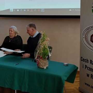 PUP w Radomsku podpisał umowę z Cechem Rzemieślników i Przedsiębiorców