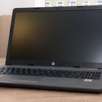 Sprzęt komputerowy trafi do dzieci umieszczonych w pieczy zastępczej