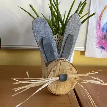 Zajączek ukrył się w PP nr 5 w Radomsku. Dzieci ruszyły na poszukiwania