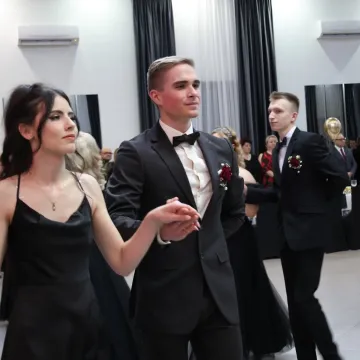 Studniówka uczniów „Drzewniaka” w Kobielach Wielkich