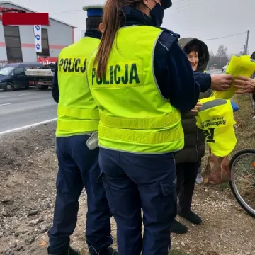 Bezpieczny powiat radomszczański. Kamizelki od policji i starostwa
