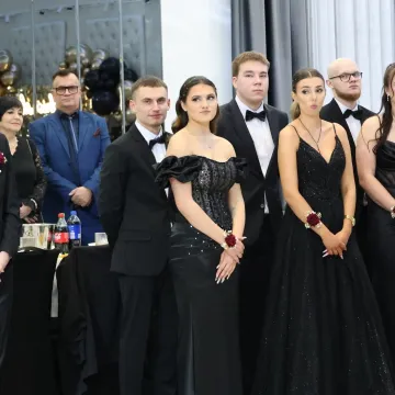 Studniówka uczniów „Drzewniaka” w Kobielach Wielkich