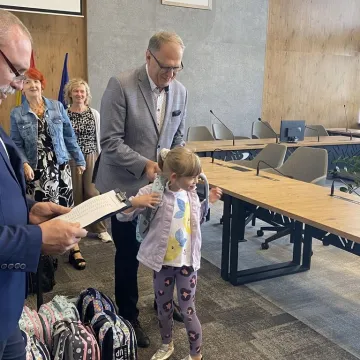 Gotowi do szkoły. Pierwszoklasiści otrzymali szkolne wyprawki