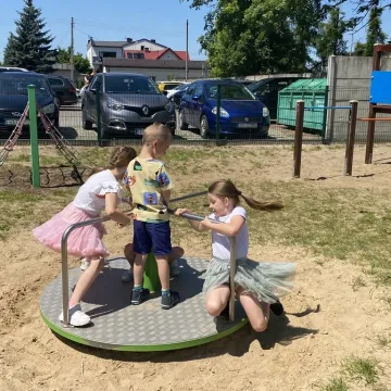 Plac zabaw przy PSP nr 7 oficjalnie otwarty