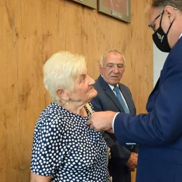 „Złoci” małżonkowie odznaczeni medalami