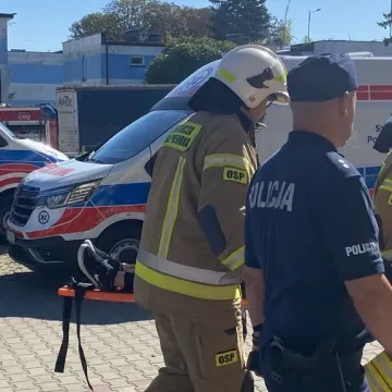 Ewakuacja ZSP 1 w Radomsku. Był pożar, strzały i osoby ranne