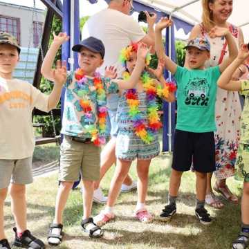 Hawajska zabawa w Środowiskowym Domu Samopomocy w Radomsku