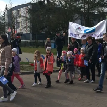 Pochód ulicami miasta - VII Radomszczańskie Dni Autyzmu