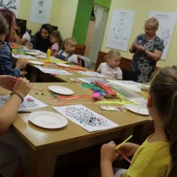 Warsztaty quillingu w bibliotece