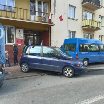 Zlot i parada zabytkowych samochodów w Święto Niepodległości w Radomsku