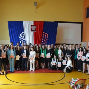 Maturzyści już ze świadectwami!