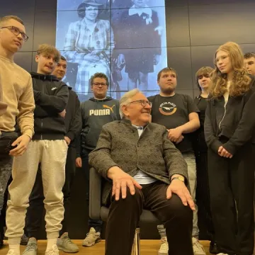 Uczniowie Elektryka na spotkaniu z ocalałym z KL Auschwitz-Birkenau