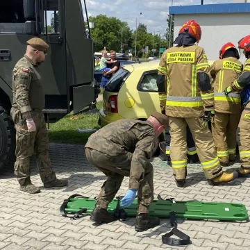 Symulacja wypadku i zarządzanie kryzysowe. Trening 9. Łódzkiej Brygady OT w Radomsku
