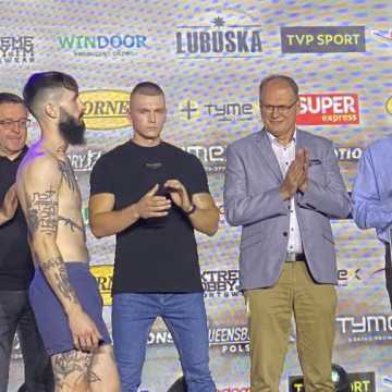 Ceremonia ważenia zawodników przed galą Korner Radomsko Boxing Night
