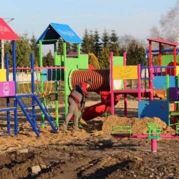 Budżet Obywatelski: Trwa budowa placu zabaw przy ul. Torowej