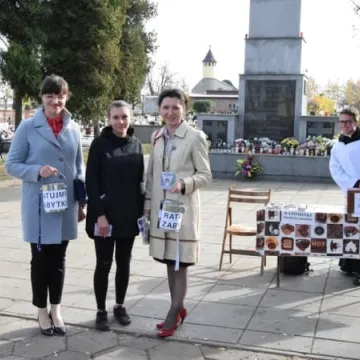 Kwesta na cmentarzach w Radomsku