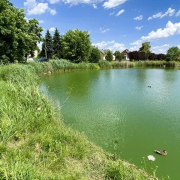 Dwa stawy w Strzałkowie przejdą renowację. Będzie estetycznie i funkcjonalnie