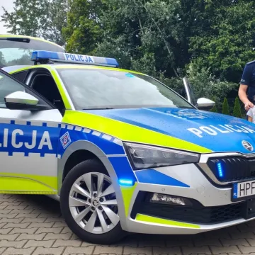 Policjanci pokazali, jak radzić sobie z nieznajomymi i zagrożeniami na drodze