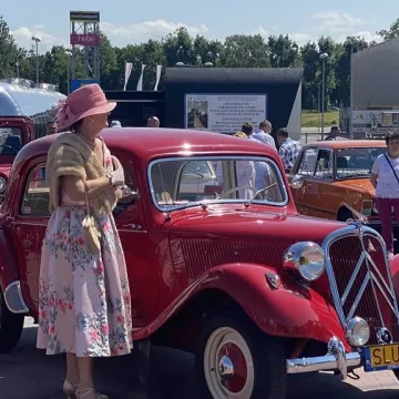 Auto - Moto Weteran 6.  W Radomsku zaparkowały motoryzacyjne legendy