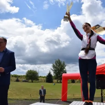 Pobiegli w memoriale 