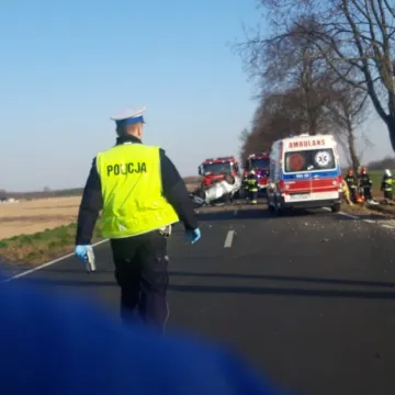 Dachował samochód. Dwie osoby nieprzytomne