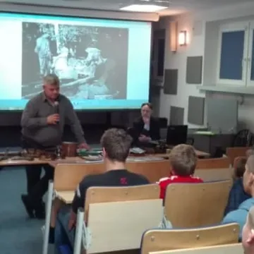 Seans historii w Kinie za Rogiem