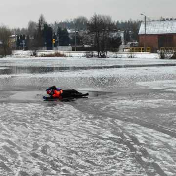 Ćwiczenia z ratownictwa lodowego w Radomsku