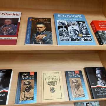 Wystawa „Listopadowe dni - 1918”  dostępna w Miejskiej Bibliotece Publicznej w Radomsku