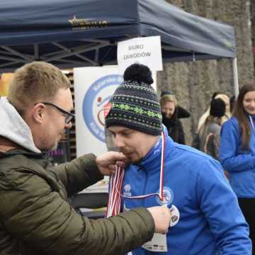 [WIDEO] Glinianki parkRUN w Radomsku. Bieg dla zdrowia i WOŚP 2025