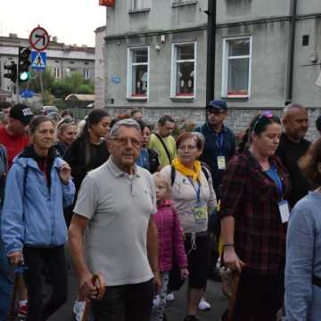 Podróż wiary. Pielgrzymi z Radomska w drodze na Jasną Górę