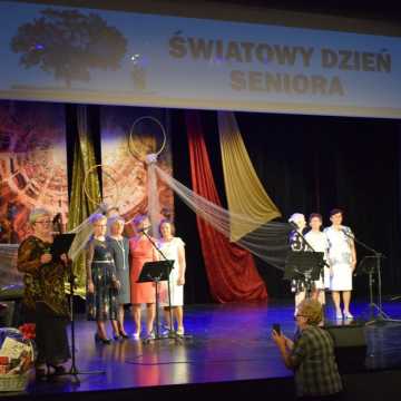 Dzień Seniora w MDK w Radomsku z UTW „Wiem Więcej”