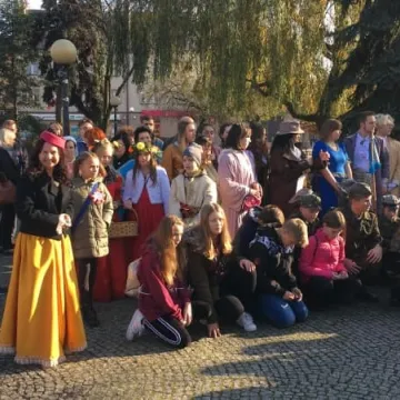 Happening Teatru Źródło „Z Niepodległą w sercu”