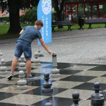  Miłośnikom szachów deszcz nie straszny