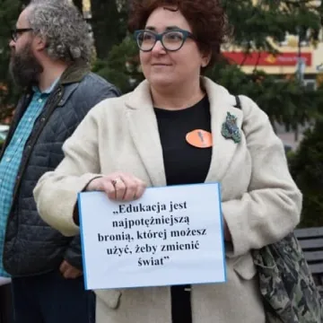 Wiec poparcia dla strajkujących nauczycieli w Radomsku