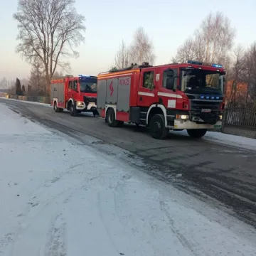 Zapaliła się sadza w kominie. Strażacy interweniowali w gminie Kamieńsk