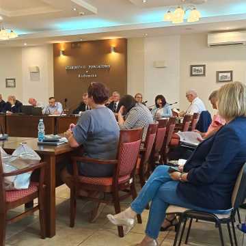 Trwa sesja Rady Powiatu Radomszczańskiego