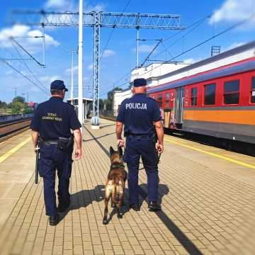 Wspólne patrole policji i SOK na dworcu w Radomsku