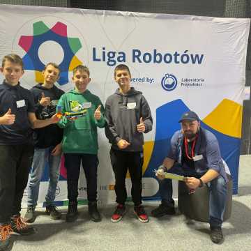 Szkoły z powiatu radomszczańskiego na Turnieju Ligi Robotów