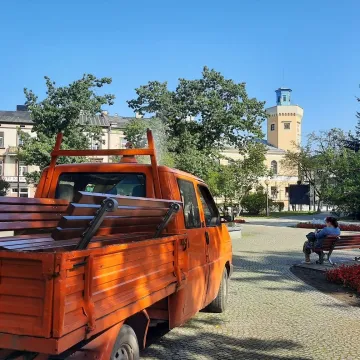 Co z ławkami na placu 3 Maja? Wracają na swoje miejsce